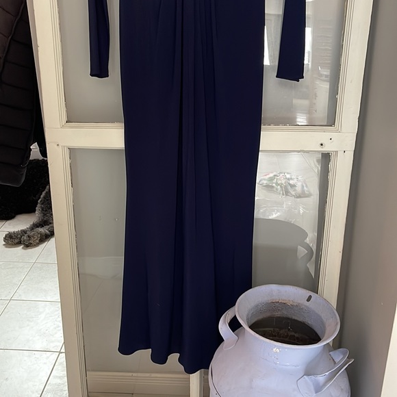 Navy blue gown with embroidery - Picture 2 of 2
